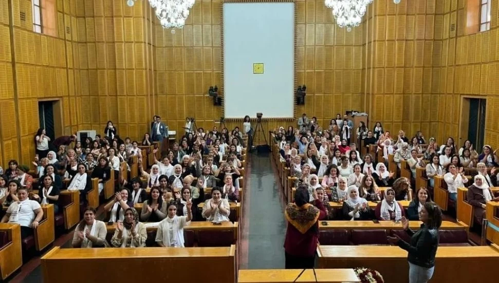 TBMM’de bir ilk: DEM Parti Meclis Grup Toplantısı’nda “Biji Serok Apo” sloganları atıldı!