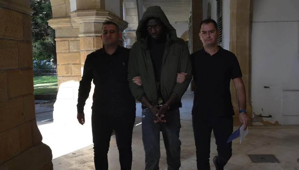 Şüpheli hareketleri ele verdi