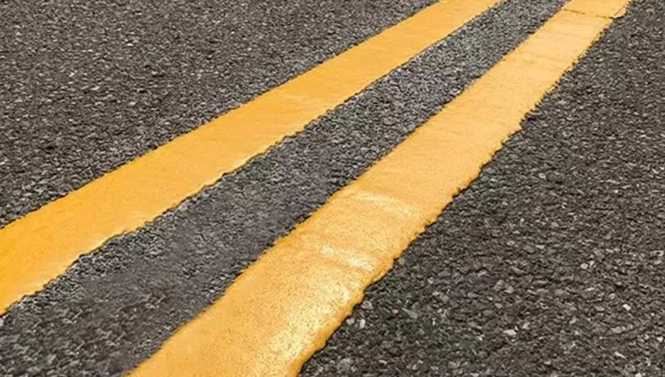 Dipkarpaz-Zaferburnu ve Gazimağusa-İskele yolunda yol çizgi boyası çalışması