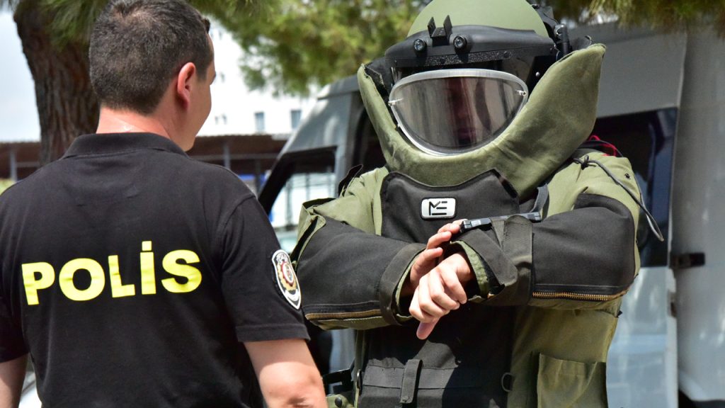 Metehan’da Millet Bahçesi çevre düzenleme çalışmaları sırasında eski mühimmat bulundu