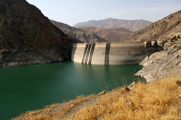 Barajlardaki su seviyesinin düşmesi nedeniyle Tahran’ın iki hafta içinde susuz kalabileceği açıklandı