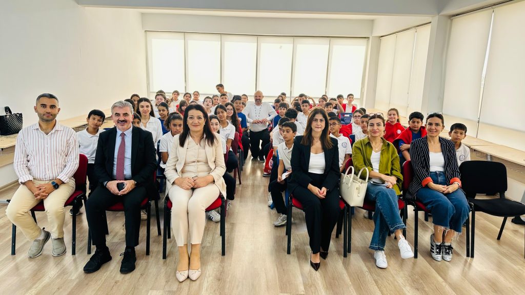 Güvenli internet eğitimleri devam ediyor