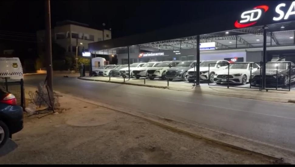 Lefkoşa’da oto galeriye silahlı saldırı: Silah dere yatağında bulundu, 2 kişi tutuklandı