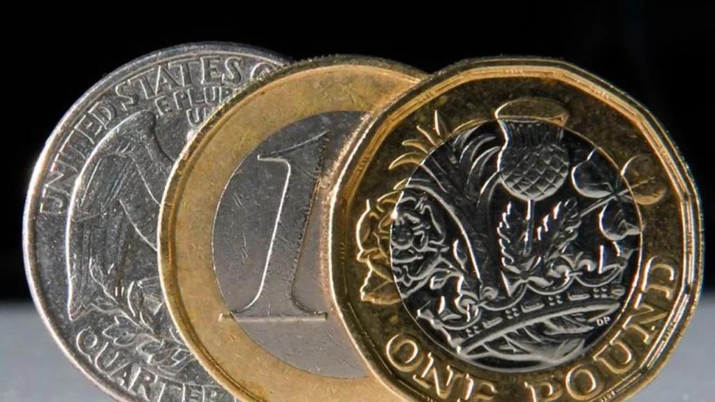 Euro 48,65 TL, sterlin 55,15 TL, dolar 42,25 TL’den işlem görüyor