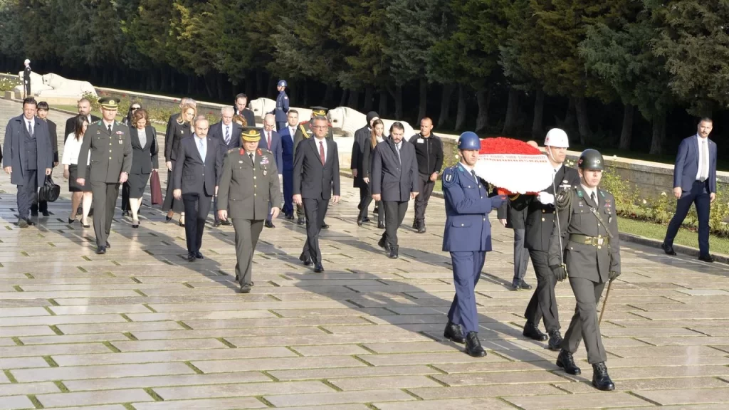 Cumhurbaşkanı Erhürman Anıtkabir’i ziyaret etti