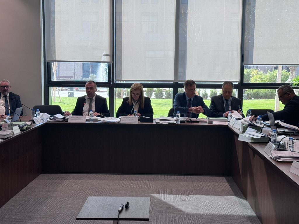 Komitede bugün Bayındırlık ve Ulaştırma Bakanlığı, Sağlık Bakanlığı ve BTHK bütçeleri görüşülecek