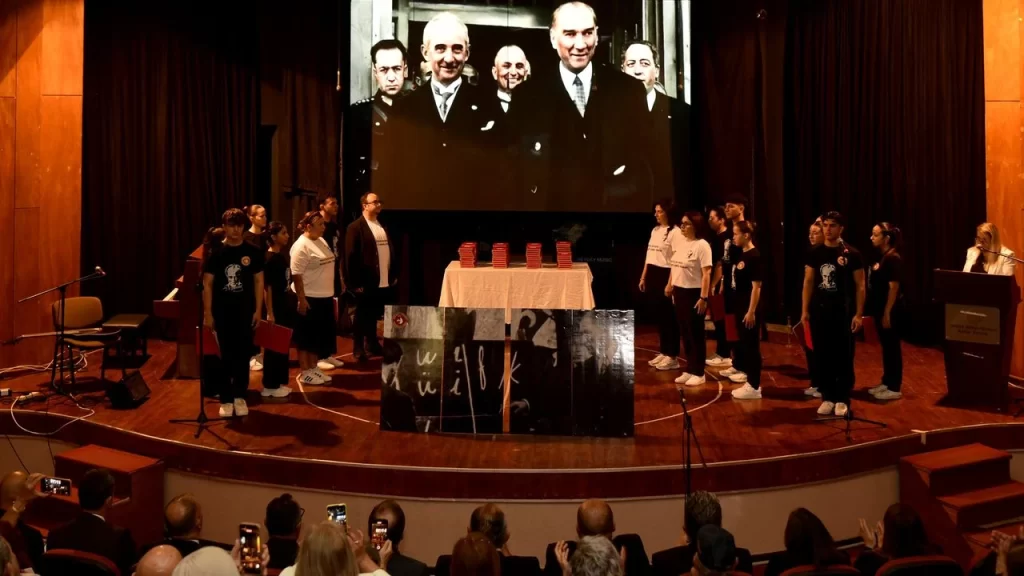 24 Kasım Öğretmenler Günü AKM’de gerçekleştirilen törenle kutlandı