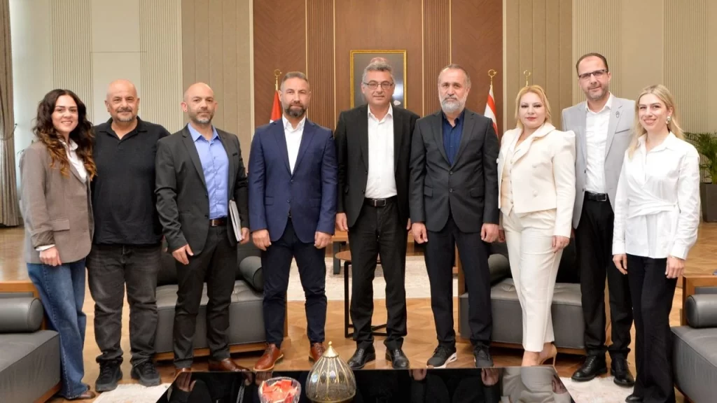 Cumhurbaşkanı Erhürman KTÖS’ü kabul etti