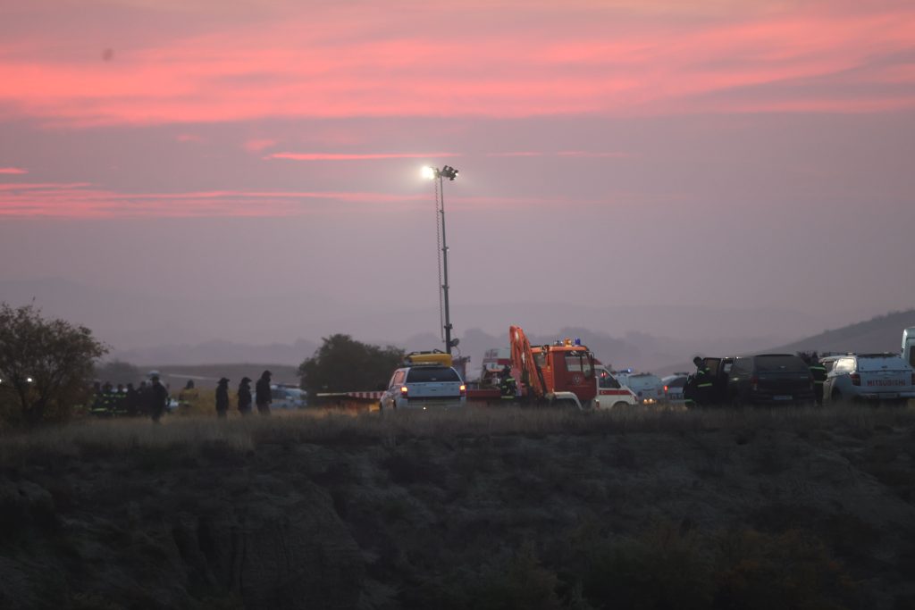 Azerbaycan-Gürcistan sınırında düşen askeri kargo uçağının enkazında incelemelere başlandı