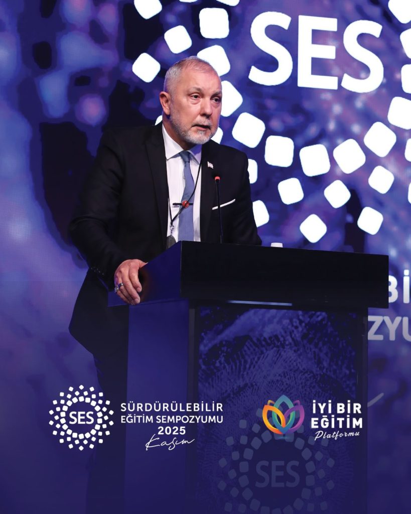 Serhat Akpınar, Antalya’da “Sürdürülebilir Eğitim Sempozyumu”na katılarak konuşma yaptı