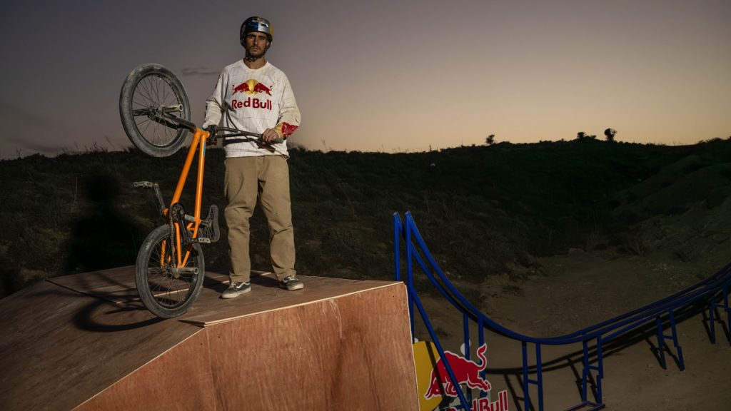 BMX sporcusu Bora Altıntaş, “Grind to Double Backflip” ile bir ilke imza attı