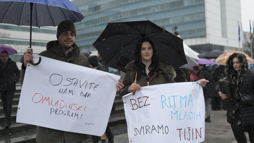 Bosna Hersek devlet televizyonu çalışanları eylem yaptı