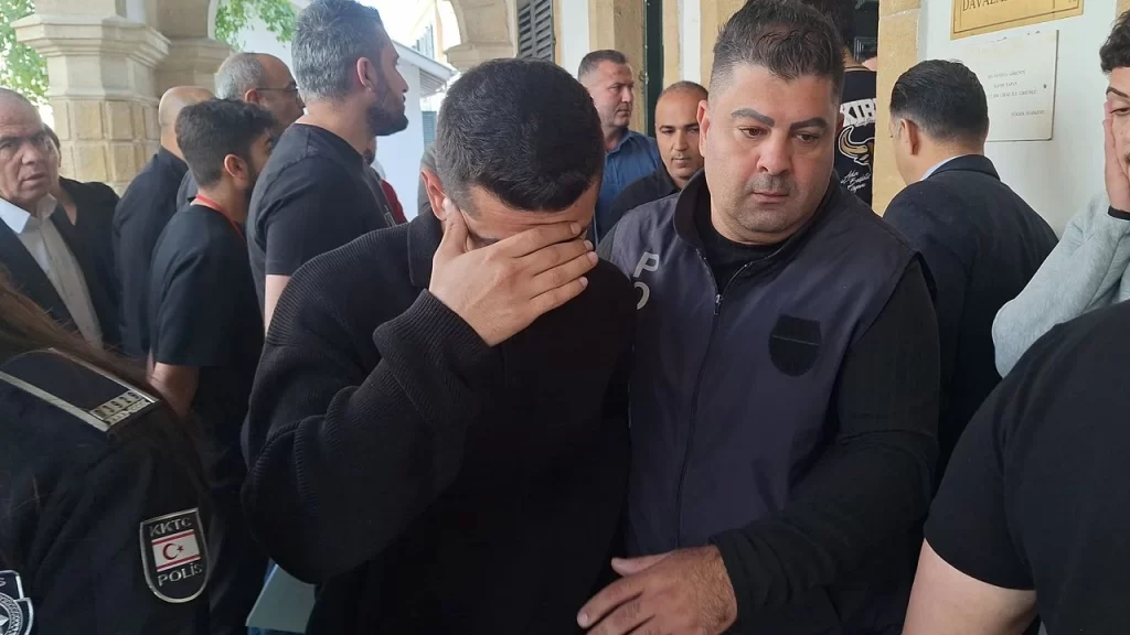 Soruşturma emarelerini zimmetine geçiren polis zanlıya 8 gün daha tutukluluk