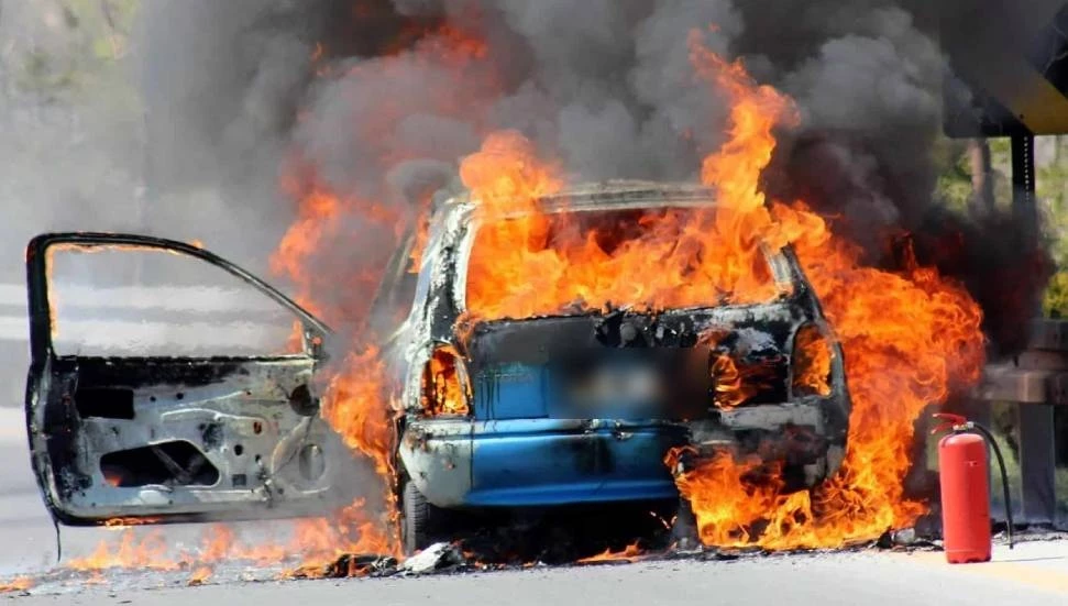 Girne’de iki araç yakıldı, suçlular yakalandı!