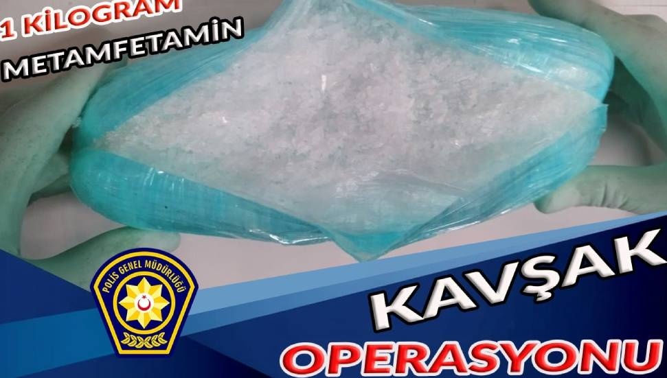 Kavşak operasyonunda 1 kilo uyuşturucu ele geçirildi