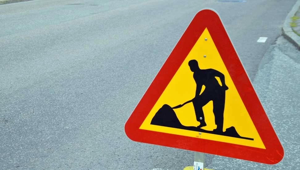 Dipkarpaz-Zaferburnu yolunda asfaltlama çalışması: Yol belirli saatlerde trafiğe kapatılacak
