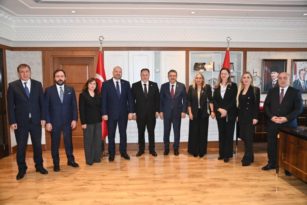 Öztürkler, Trabzon temasları çerçevesinde Valilik ve Büyükşehir Belediye Başkanlığı’nı ziyaret etti