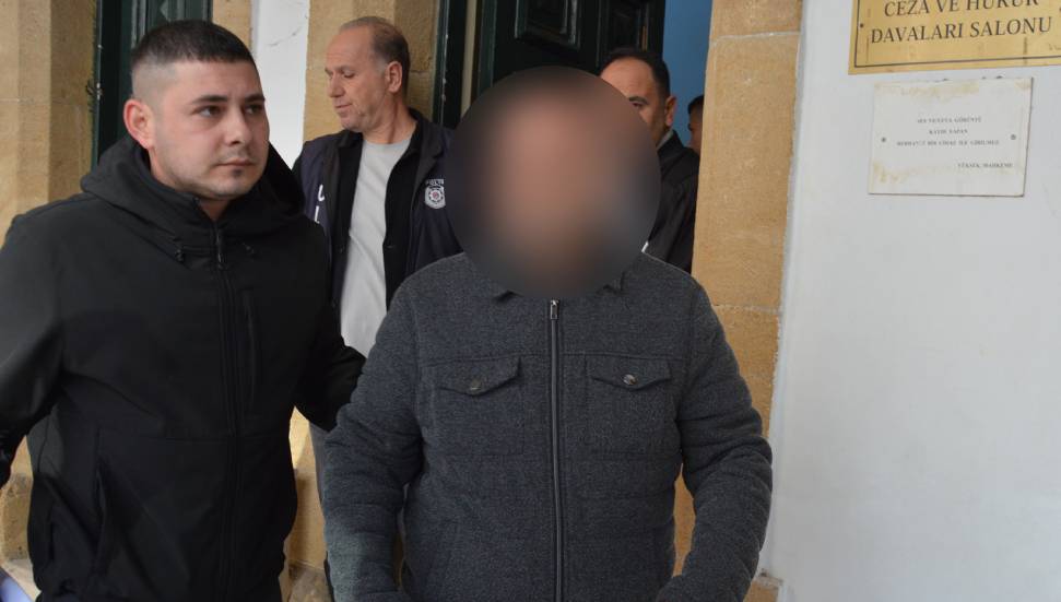 Depozitosunu isteyen kiracıyı alıkoyan emlakçı serbest