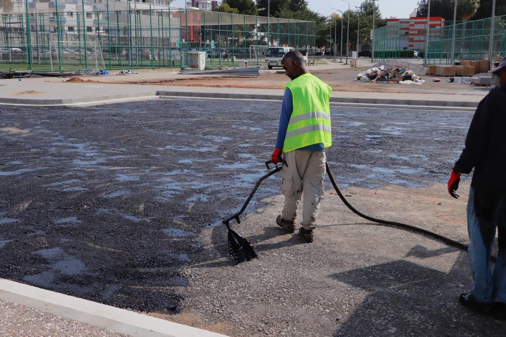 Uluçay, Salamis Yolu park alanı çalışmasını yerinde inceledi