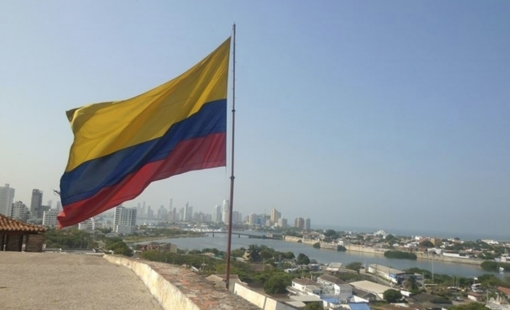 Kolombiya hükümeti ile ülkenin en büyük silahlı örgütü Doha’da anlaşma imzaladı