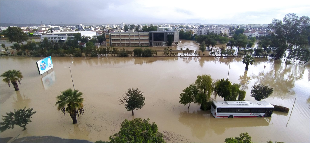 Polis trafik akışına kapalı ve açık olan yolları duyurdu