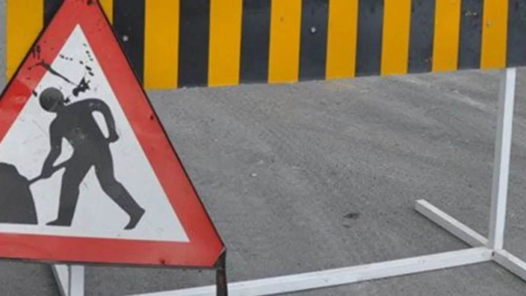 Dipkarpaz-Zaferburnu yolunda asfaltlama çalışması…Yol belirli saatlerde trafiğe kapatılacak