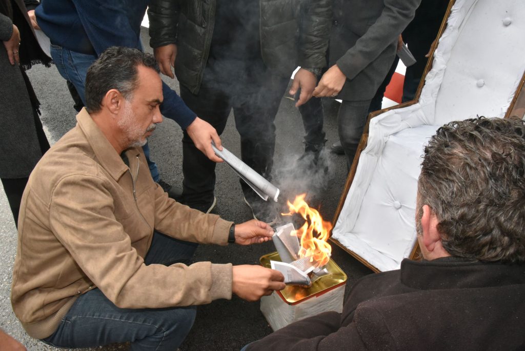 “Öğretmeni susturmak gerçeği, halkı susturmaktır”