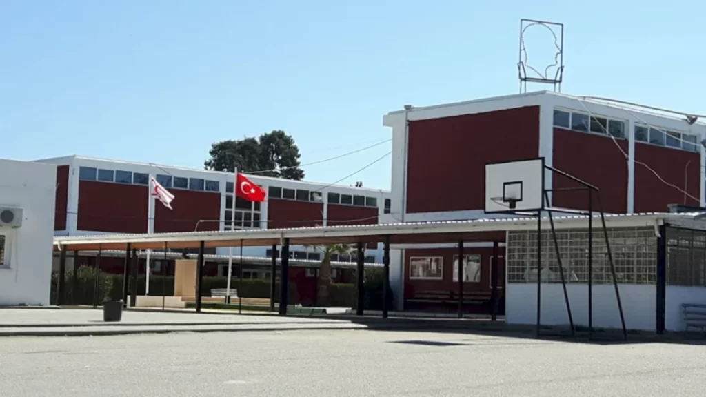 “Lefke Gazi Lisesi mevcut yerinde kalmalı, yeni okul binalarının inşaatına derhal başlanmalı…”