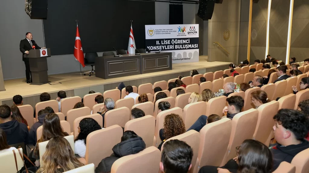 Öztürkler: “Fikirlerinizi özgürce dile getirin”