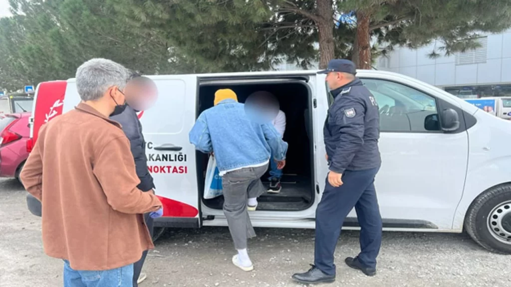 İçişleri Bakanlığı, düzensiz göçle mücadelede eş zamanlı denetim yaptı