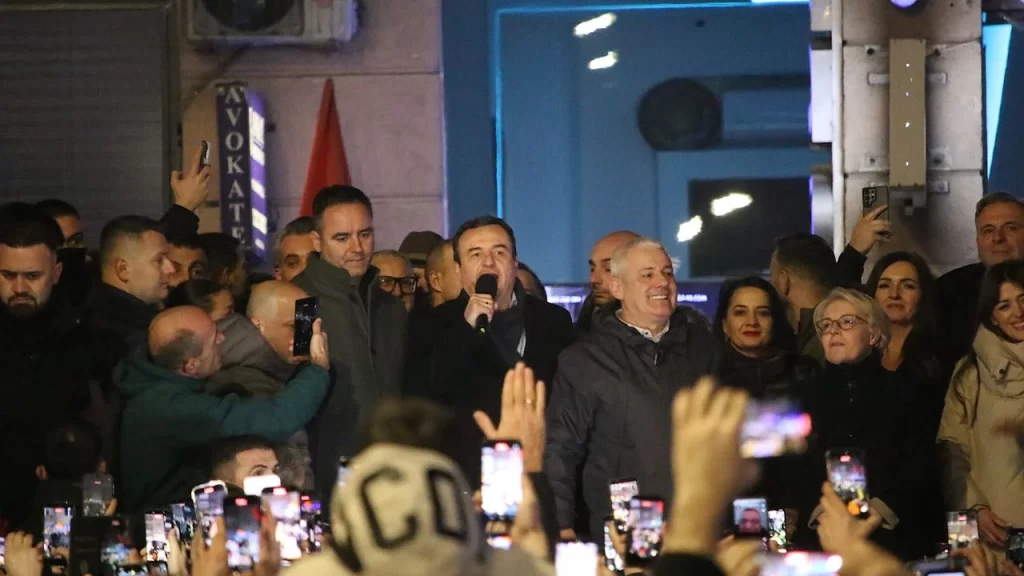 Kosova’da erken seçim: Kurti zafer ilan etti
