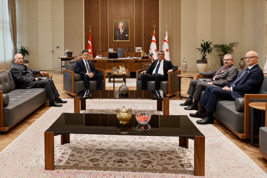 Cumhurbaşkanı Erhürman, Kamu Hizmeti Komisyonunu kabul etti