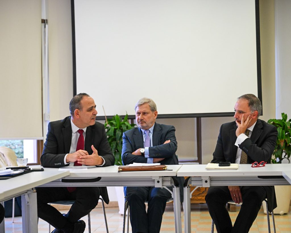 Harmancı AB’nin Özel Kıbrıs Temsilcisi Hahn ve Lefkoşa Rum Belediye Başkanı Prountzos ile görüştü