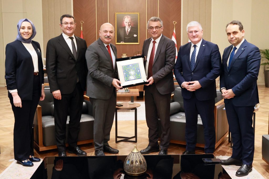 Erhürman, KKTC Sigorta ve Reasürans Şirketler Birliği ve Türkiye Sigorta Birliği heyetini kabul etti