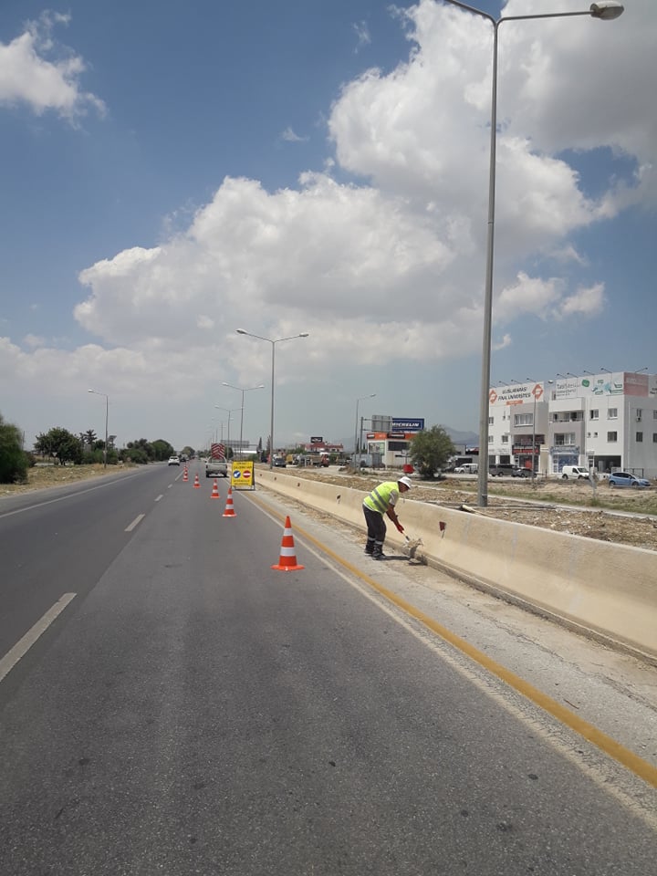 Düzova Kavşağı ile Yonca Kavşağı arasındaki refüj çevresi temizlenecek