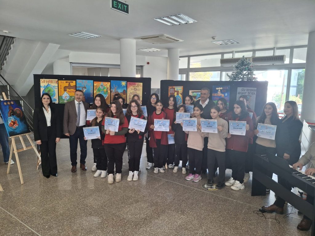 Canbulat Özgürlük Ortaokulu’nun “su tasarrufu” temalı resim sergisi Gazimağusa Belediyesi’nin zemin katında açıldı