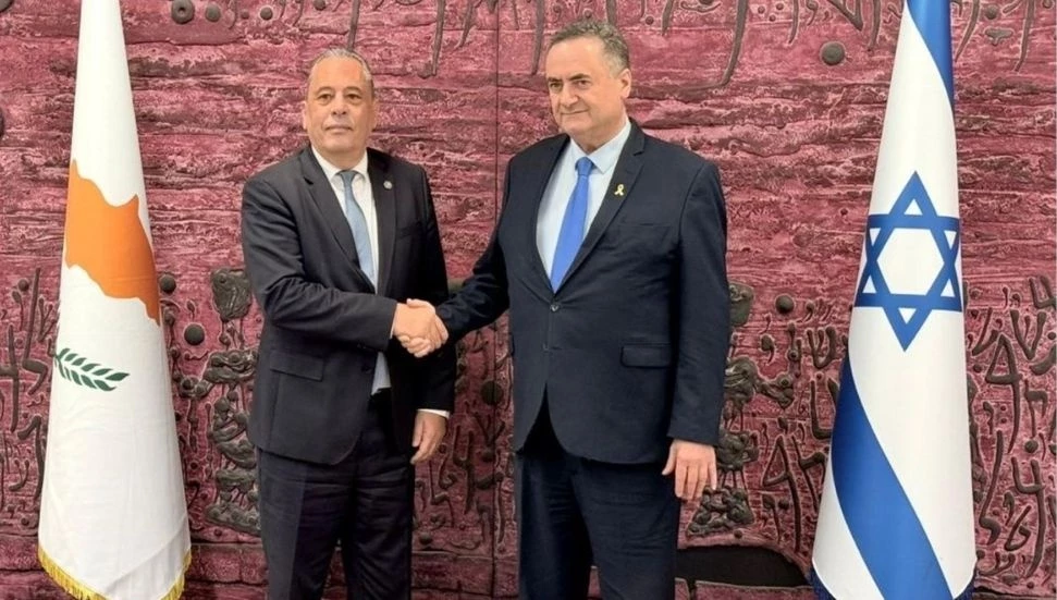 Rum Savunma Bakanı, İsrail’de mevkidaşı Katz ile görüştü: Güvenlik iş birliği ele alındı