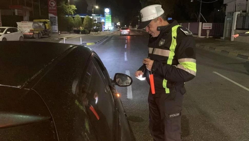 Polisten 5 ilçede eş zamanlı denetim: 22 kişi tutuklandı, bin 378 sürücüye yasal işlem