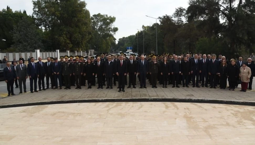 21-25 Aralık Milli Mücadele ve Şehitler Haftası dolayısıyla Şehitler Anıtı önünde tören düzenlendi