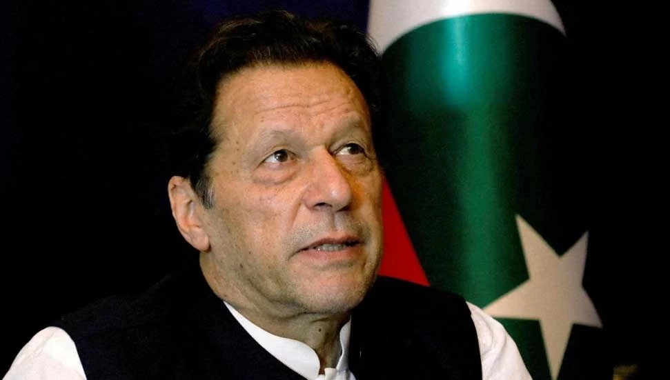 Pakistan’da eski Başbakan İmran Han ve eşine yolsuzluk davasında 17’şer yıl hapis cezası