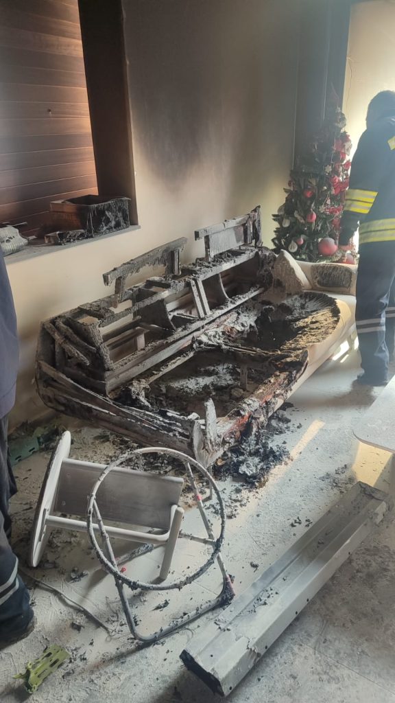 Elektrikli sobadan çıkan yangında maddi hasar meydana geldi