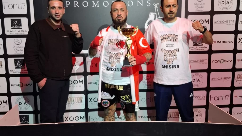 “Demir Yumruk” Galibiyetini Şampiyon Melekler’e Adadı