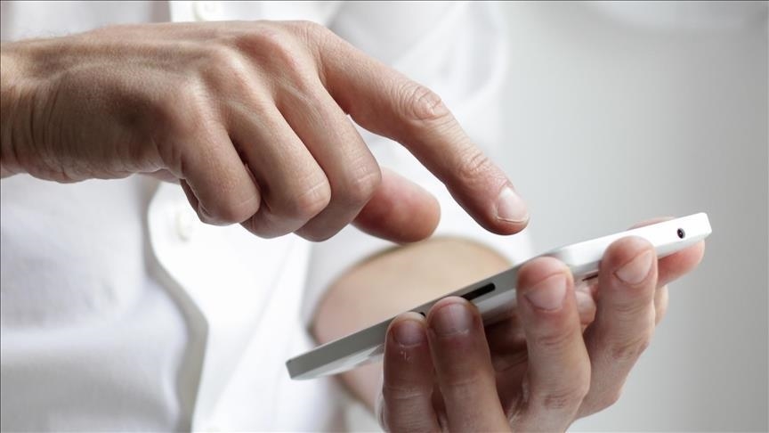 Dijitalleşmenin olumsuz etkileri “yılın kelimeleri”ne damga vuruyor