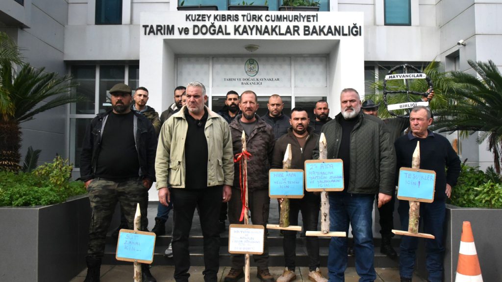 Hayvancılar Birliği, Tarım Bakanlığı önünde eylem yaptı
