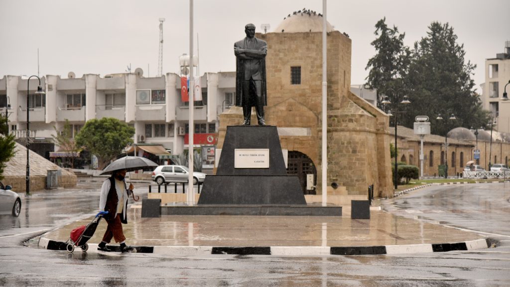 Yeni yılın ilk günü yer yer hafif sağanak yağmur ve fırtına bekleniyor