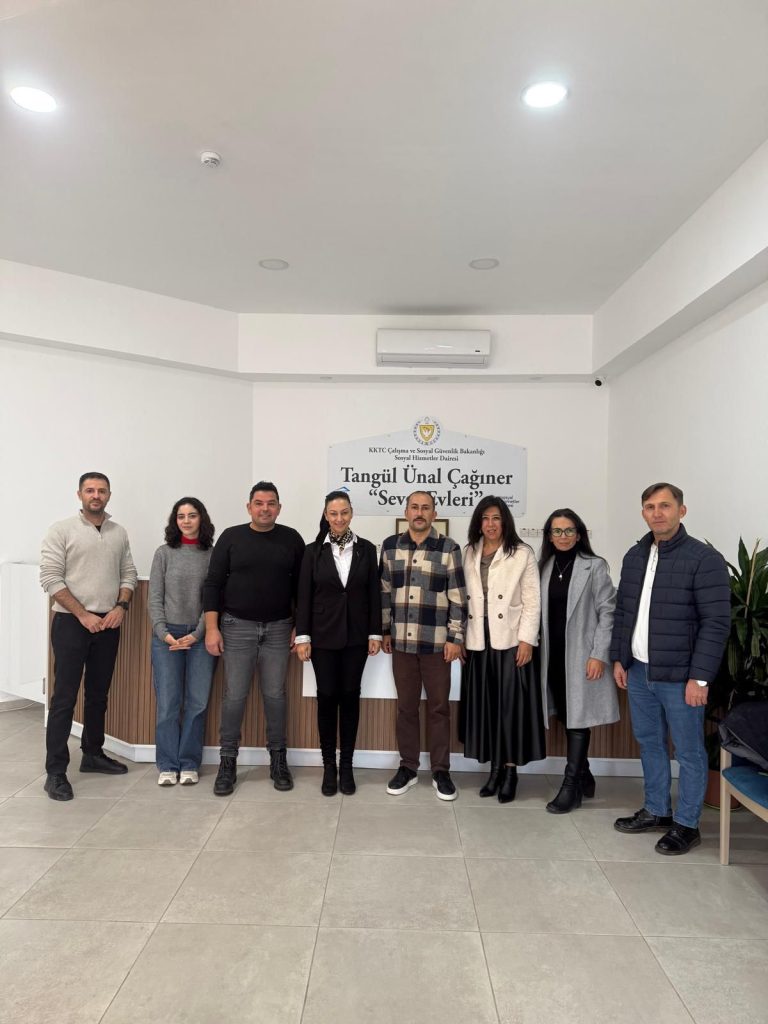 Değirmenlik Lisesinden “Yeni Yılda Hiçbir Çocuk Yalnız Değil” sloganlı sosyal sorumluluk projesi