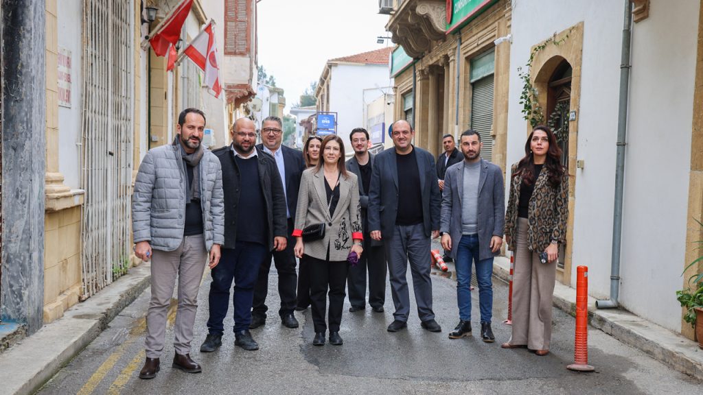 İncirli, Lefkoşa Surlariçi’nde esnafın yeni yılını kutladı