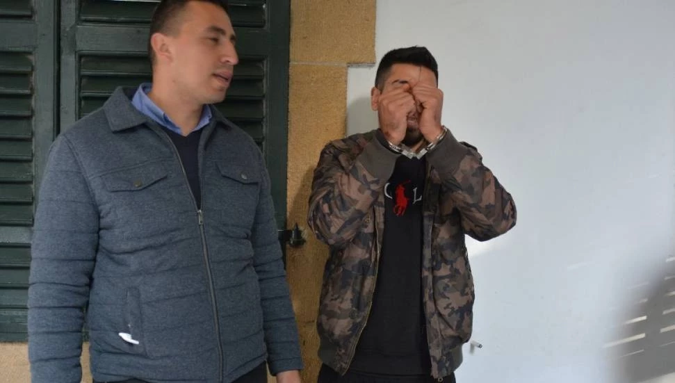 Babasını darbetmek için iş yerini hasara uğrattı