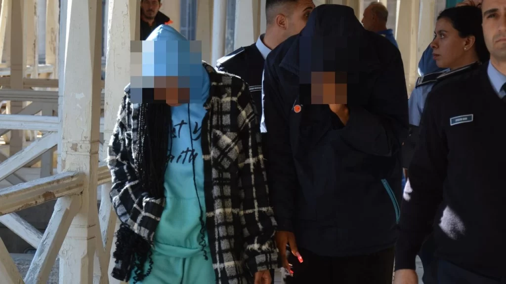 İkamet izinsiz olduğu belirlenen zanlılar tutuklandı