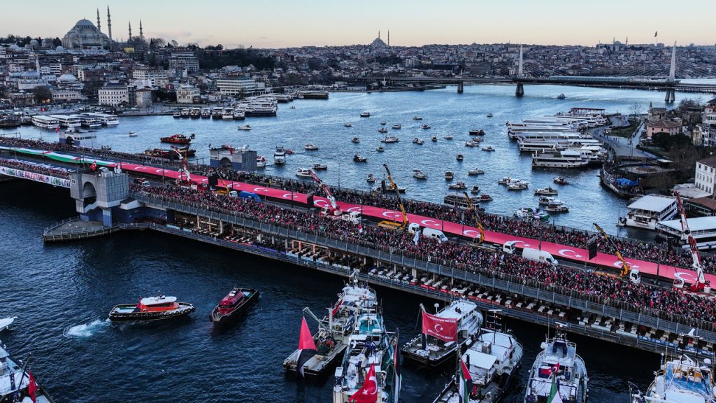 Galata Köprüsü’ndeki Filistin’e destek eylemine yaklaşık 520 bin kişi katıldı
